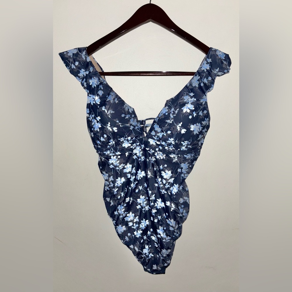NWT A Pea In The Pod Maternity Navy Blue Floral Ruffle One Piece Swimsuit Beach